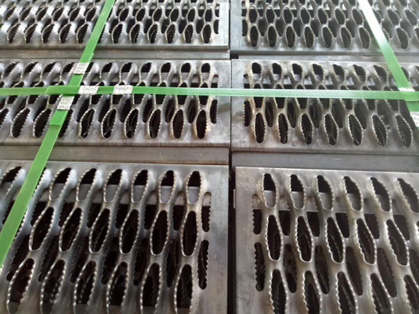 鳄鱼嘴防滑板